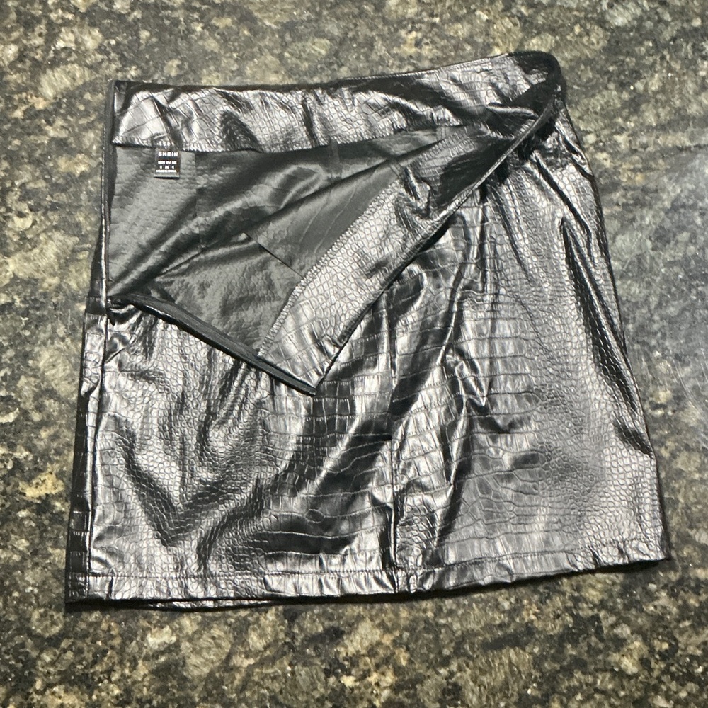 SHEIN Black Croc-Textured Mini Skirt